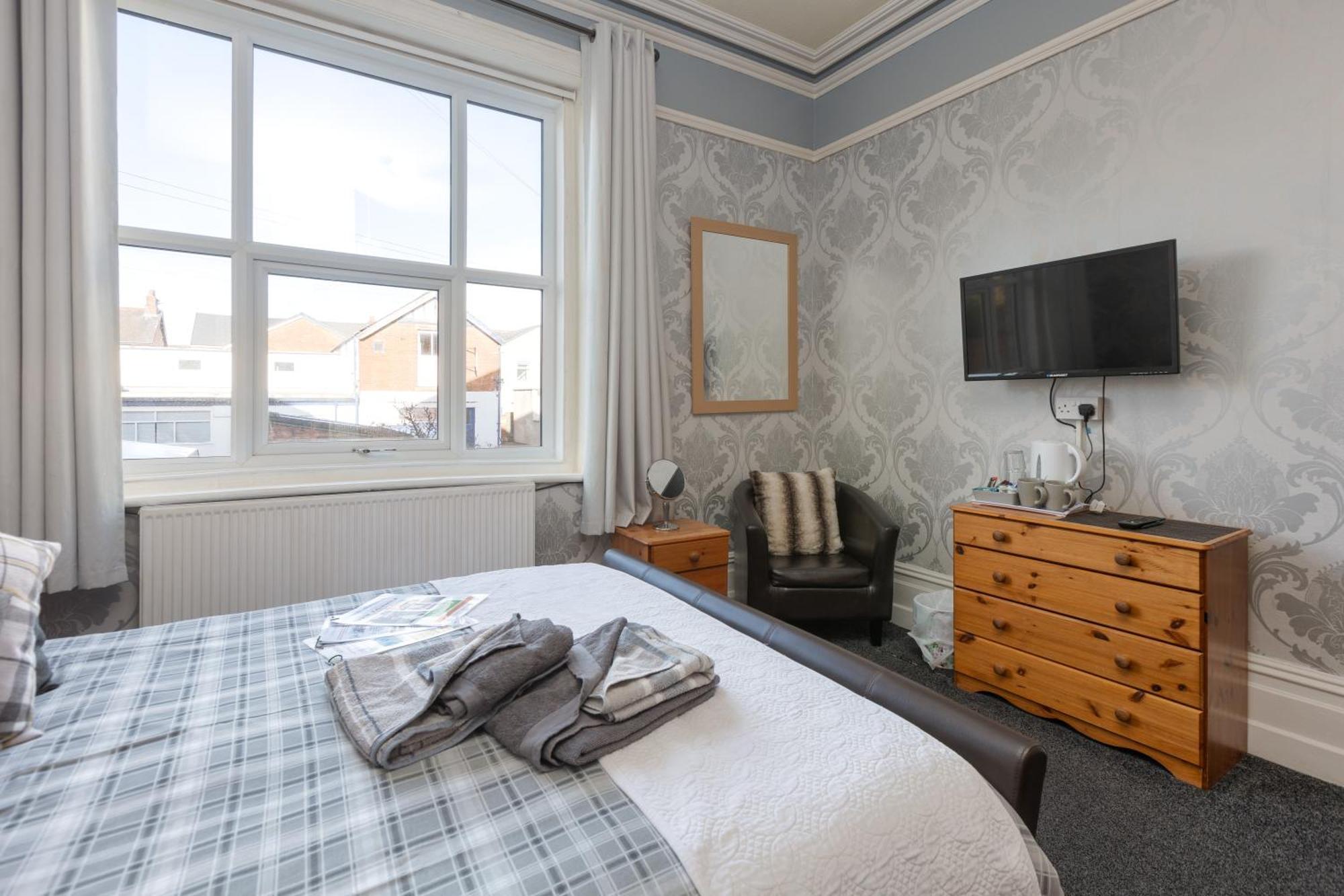 The Fairmile Bed & Breakfast Lytham St Annes Exterior photo