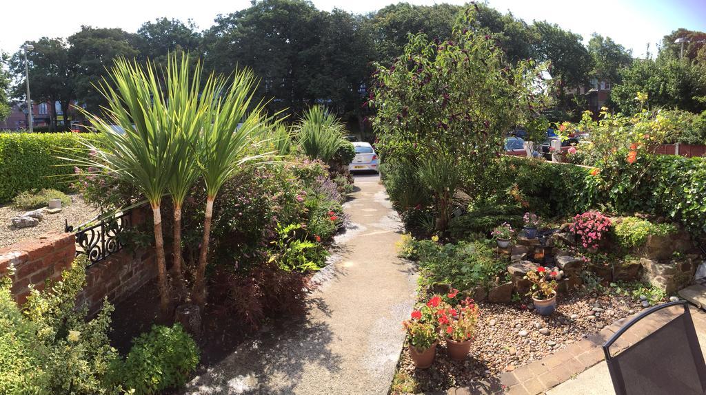 The Fairmile Bed & Breakfast Lytham St Annes Exterior photo